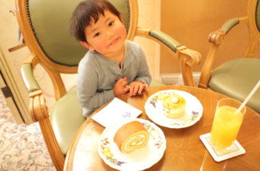 子連れカフェ　横浜　赤ちゃん　横浜ロイヤルパークホテル　みなとみらい　ケーキショップ　ラウンジ　コフレ