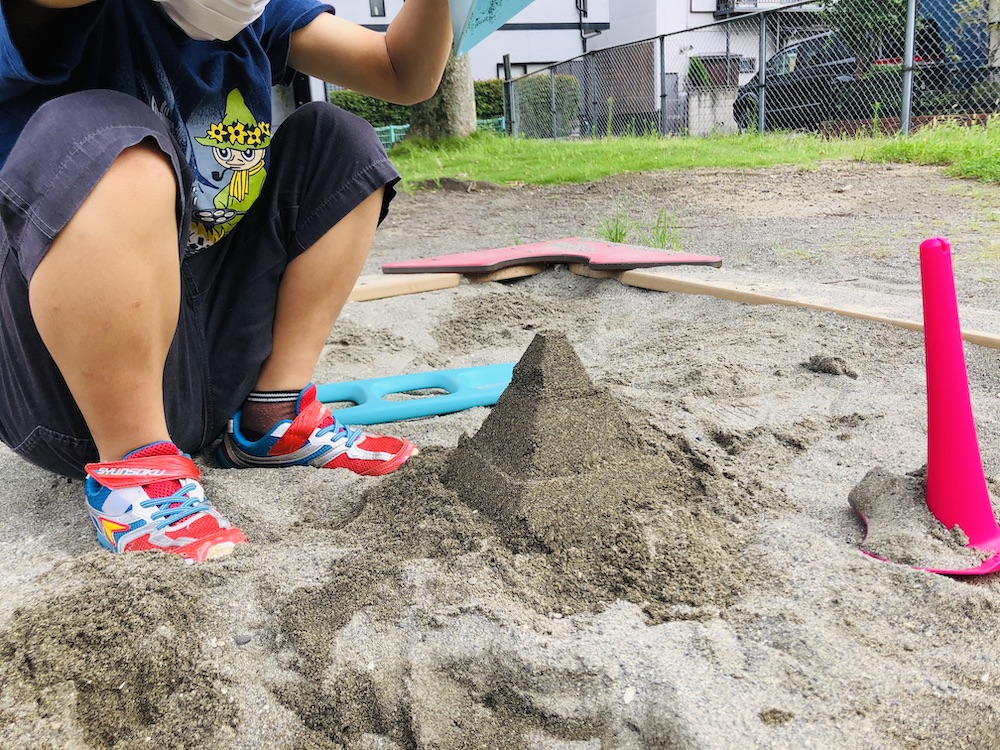 エデュテ ピラ キュート Quut 砂遊び 水遊び プール遊び お風呂遊び おもちゃ ふるい ショベル 公園 ピラミッド