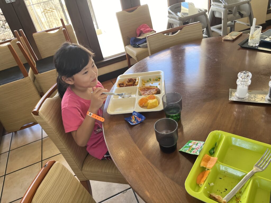 クラブメッド　クラブメッド石垣島カビラ　ミニクラブ　託児　キッズプログラム　子ども　ランチ　ご飯　食事　ごはん